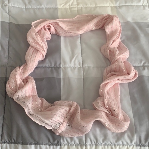 NWOT Soft Pink Infinity Scarf - Picture 4 of 4